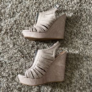 Cute tan wedges for sale! Size 8. Not Rated brand.